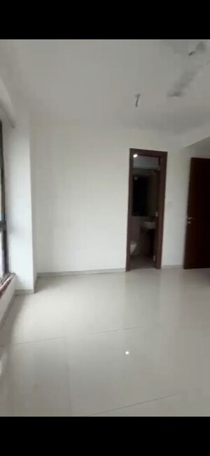 Room in 3.5 BHK Apartment at Sunteck City Avenue 2, Goregaon West – for Sale
