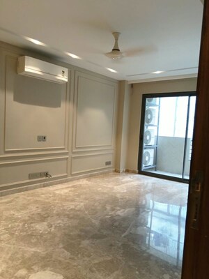 Room in 4 BHK Builder Floor at Unitech Nirvana Country Cedar Crest, Sector 50 – for Rent
