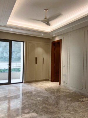 Building Lobby in 4 BHK Builder Floor at Unitech Nirvana Country Cedar Crest, Sector 50 – for Rent