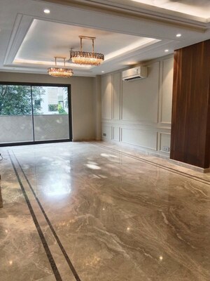 Room in 4 BHK Builder Floor at Unitech Nirvana Country Cedar Crest, Sector 50 – for Rent