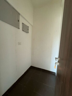 Room in 1 BHK Apartment at Pushpanjali Heights, Owale – for Rent