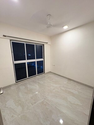 Room in 3 BHK Apartment at RNA NG Eclat, Andheri West – for Rent