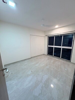 Room in 3 BHK Apartment at RNA NG Eclat, Andheri West – for Rent