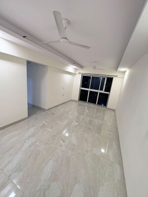 Room in 3 BHK Apartment at RNA NG Eclat, Andheri West – for Rent