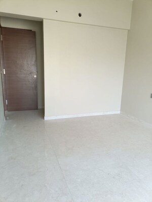 Room in 3 BHK Apartment at Kabra Diamante, Goregaon West – for Rent