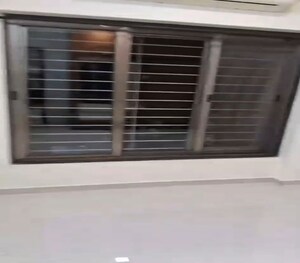 Room in 2 BHK Apartment at Matunga East – for Rent