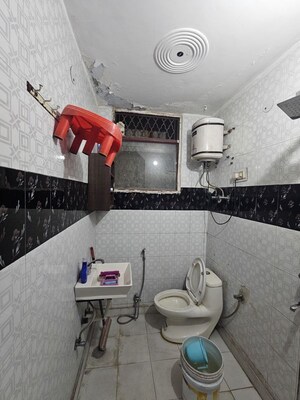 Parking in 2 BHK Builder Floor at Fateh Nagar – for Sale