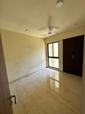 Room in 2 BHK Apartment at Lodha Sterling, Kolshet Road – for Sale