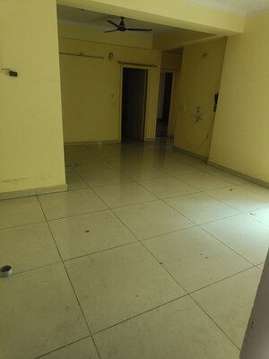 Room in 3 BHK Apartment at Saviour Green Arch, Tech Zone 4 Greater Noida – for Rent