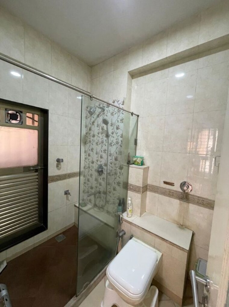 Bathroom, anand-ashram 3 Bedroom 1200 Sq.Ft. Apartment In Khar West Mumbai 10697996