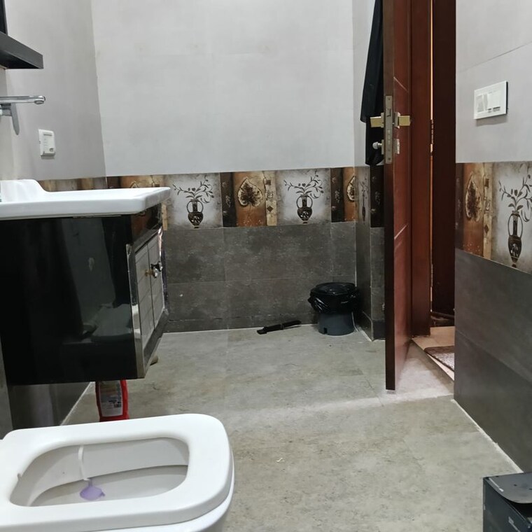 Bathroom, ansal-sushant-apartments 3 Bedroom 1450 Sq.Ft. Apartment In Sushant Lok I Gurgaon 10698028