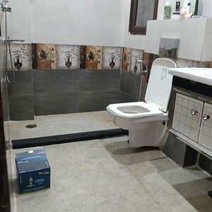 Team Area in 3 BHK Apartment at Ansal Sushant Apartments, Sushant Lok I – for Rent