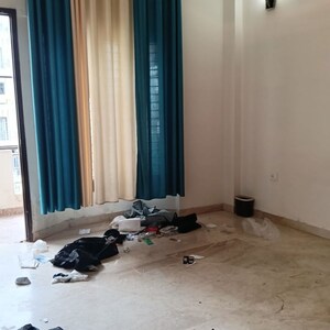 Room in 3 BHK Apartment at Ansal Sushant Apartments, Sushant Lok I – for Rent