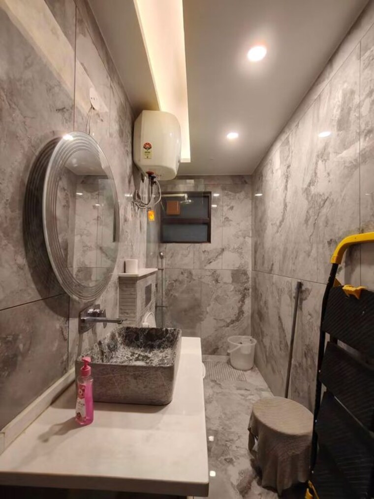 Bathroom, bptp-amstoria 4 Bedroom 500 Sq.Yd. Builder Floor In Sector 102 Gurgaon 10698043