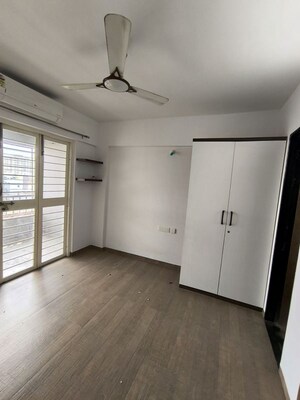 Room in 2 BHK Apartment at Vivanta Life Vishakha Phase 1, Dhanori – for Rent