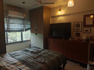 Bedroom in 2 BHK Apartment at Santacruz East – for Rent