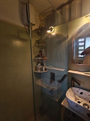 Furnished Amenities in 2 BHK Apartment at Santacruz East – for Rent