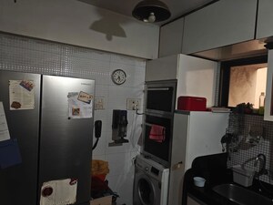 Team Area in 2 BHK Apartment at Santacruz East – for Rent