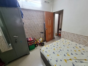 Bedroom in 2 BHK Apartment at Straft Golden View CHS, Vile Parle West – for Rent