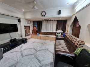 Bedroom in 2 BHK Apartment at Straft Golden View CHS, Vile Parle West – for Rent