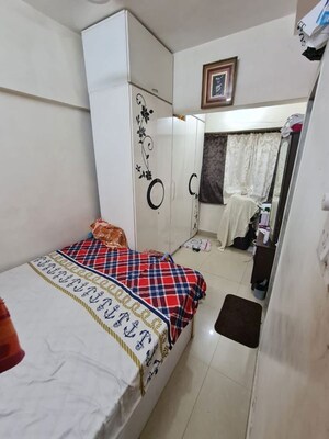 Team Area in 2 BHK Apartment at Straft Golden View CHS, Vile Parle West – for Rent