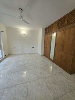 Room in 5 BHK Penthouse at Nasheman Apartments, Shivaji Nagar – for Rent