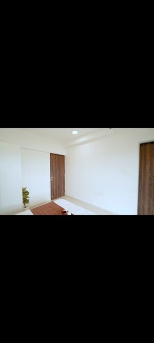Room in 3 BHK Apartment at Goregaon West – for Sale