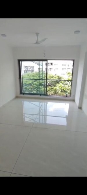 Room in 3 BHK Apartment at Prachi CHS, Navpada – for Rent