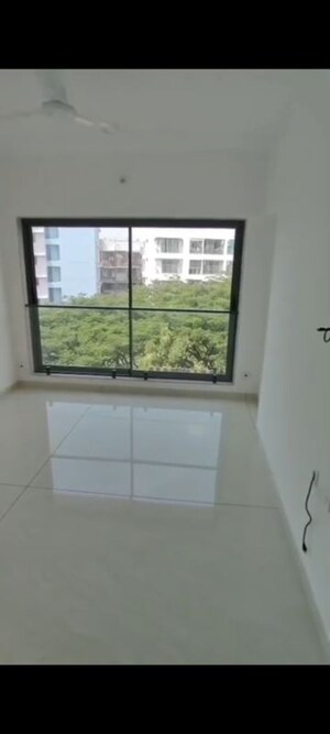 Room in 3 BHK Apartment at Prachi CHS, Navpada – for Rent