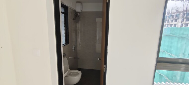 Bathroom, chandak-34-park-estate 3 Bedroom 820 Sq.Ft. Apartment In Goregaon West Mumbai 10698196