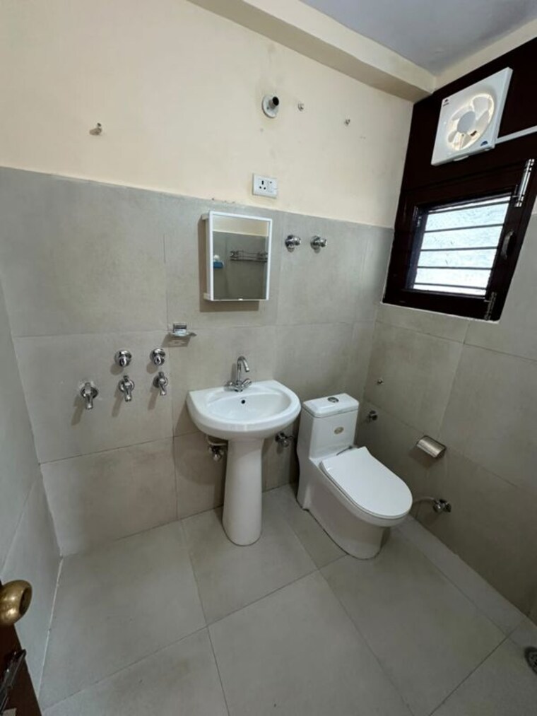 Bathroom, homeland-global-park-cp-atelier 3 Bedroom 2250 Sq.Ft. Apartment In Industrial Area Mohali 10698208