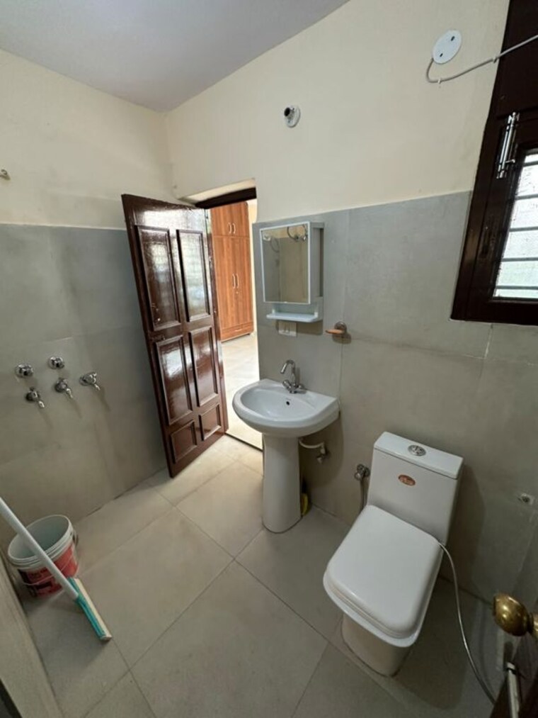 Bathroom, homeland-global-park-cp-atelier 3 Bedroom 2250 Sq.Ft. Apartment In Industrial Area Mohali 10698208