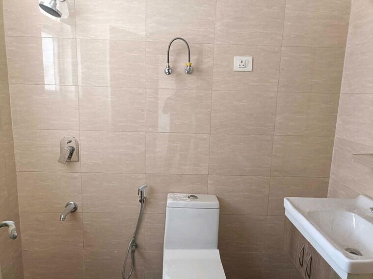 Bathroom, sector 23 4 Bedroom 2200 Sq.Ft. Builder Floor In Sector 23 Gurgaon 10698210