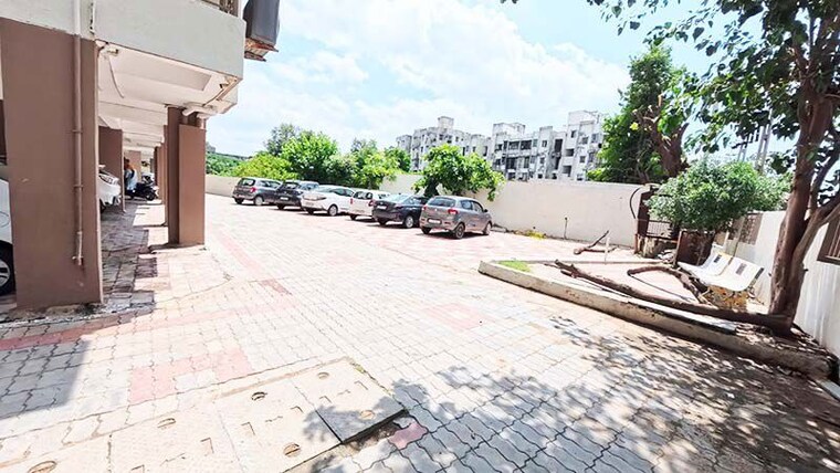  Parking, godhavi 2 Bedroom 132 Sq.Yd. Apartment In Godhavi Ahmedabad 10698103