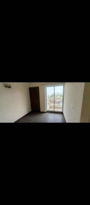 Room in 3.5 BHK Apartment at Bestech Park View Spa Next, Sector 67 – for Rent