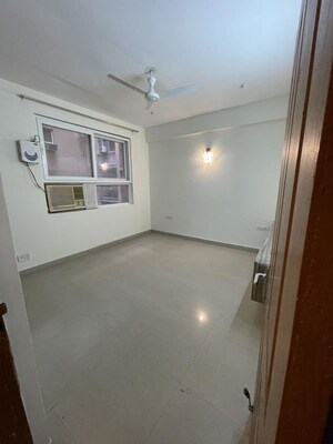 Room in 4 BHK Builder Floor at Sector 23a – for Rent