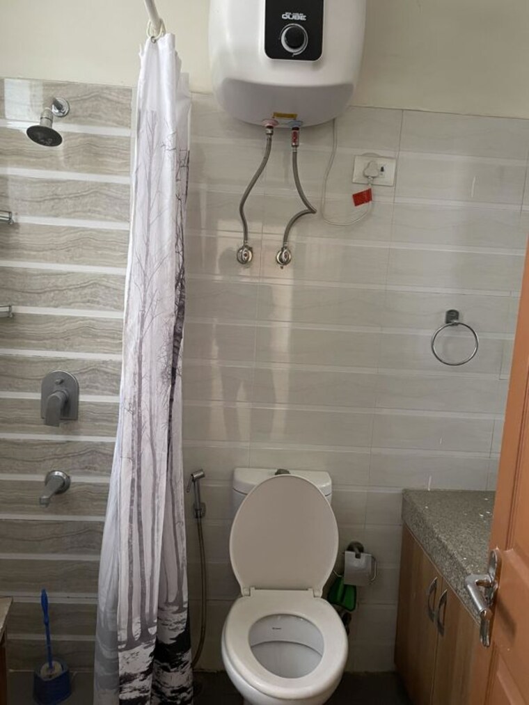 Bathroom, sector 23a 4 Bedroom 2100 Sq.Ft. Builder Floor In Sector 23a Gurgaon 10698239