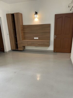 Room in 4 BHK Builder Floor at Sector 23a – for Rent