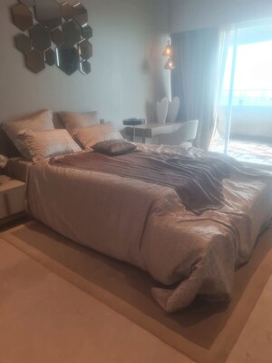 Room in 3.5 BHK Apartment at Lokhandwala Infrastructure Minerva, Mahalaxmi – for Sale