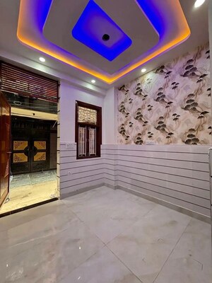 Parking in 3.5 BHK Independent House at Uttam Nagar – for Sale