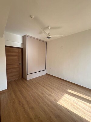 Room in 3 BHK Builder Floor at Sector 22 – for Rent