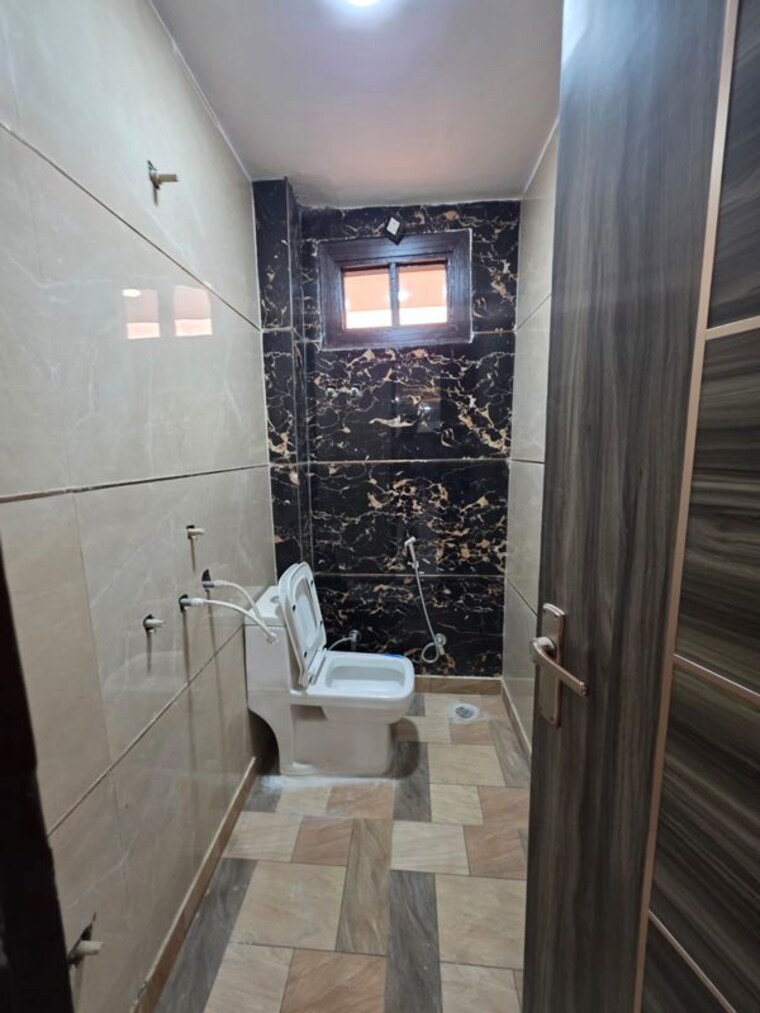 Bathroom, dwarka mor 2 Bedroom 55 Sq.Yd. Builder Floor In Dwarka Mor Delhi 10698303