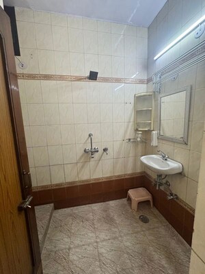 Bathroom in 2.5 BHK Builder Floor at Lajpat Nagar ii – for Rent