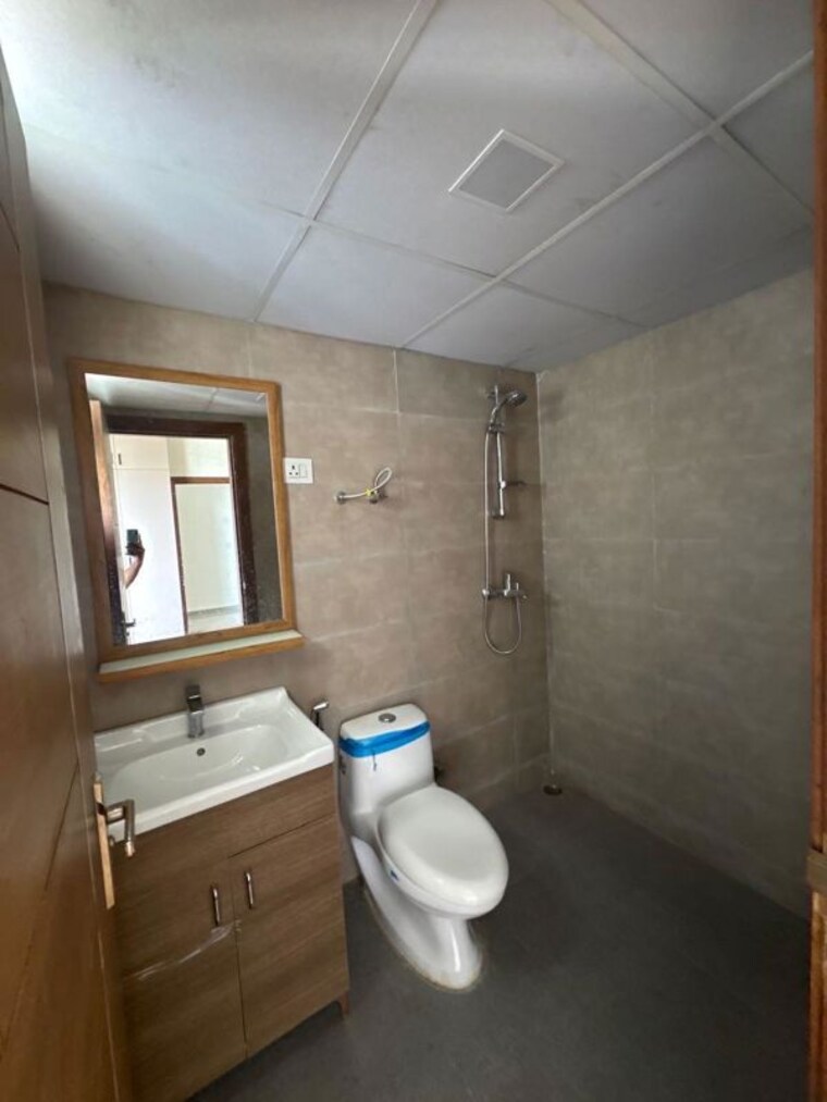 Bathroom, sector 21 3 Bedroom 1500 Sq.Ft. Builder Floor In Sector 21 Gurgaon 10698317