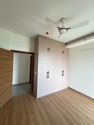 Room in 3 BHK Builder Floor at Sector 21 – for Rent