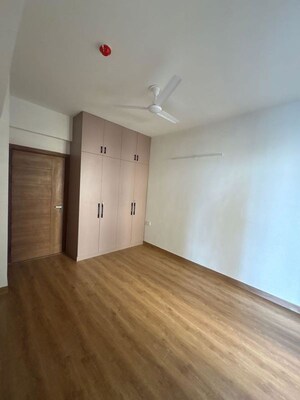 Room in 3 BHK Builder Floor at Sector 21 – for Rent