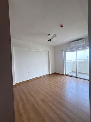 Room in 3 BHK Builder Floor at Sector 21 – for Rent