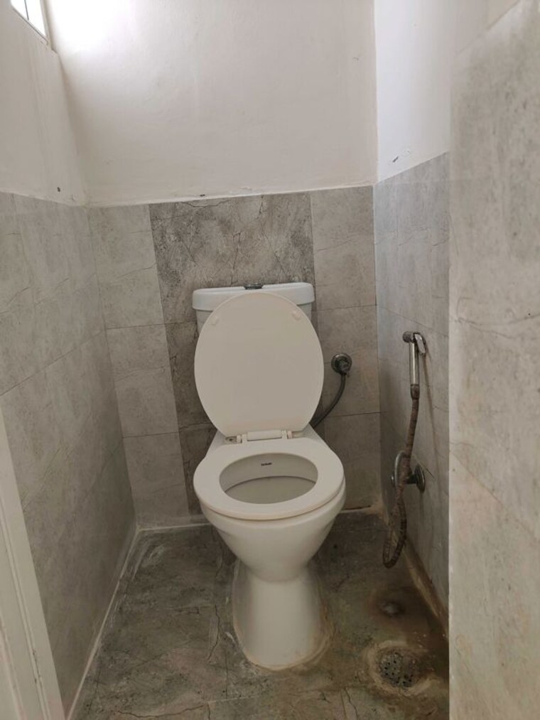 Bathroom, sector 22 2 Bedroom 1000 Sq.Ft. Builder Floor In Sector 22 Gurgaon 10698338