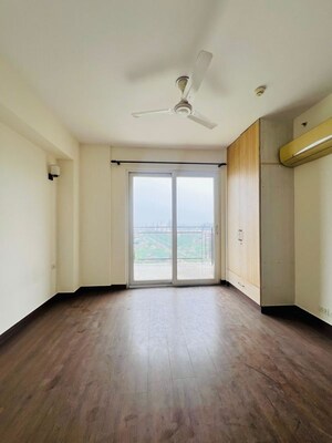 Room in 3 BHK Apartment at Conscient Heritage One, Sector 62 – for Rent