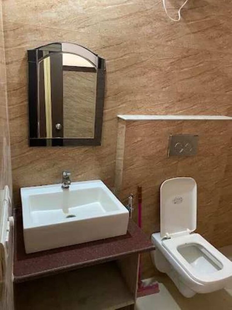 Bathroom, sector 43 Pg For Boys & Girls In Sector 43 10698356
